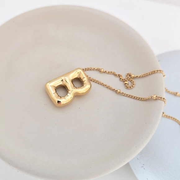 NEW Gold Balloon Letter B Necklace - Picture 7 of 8